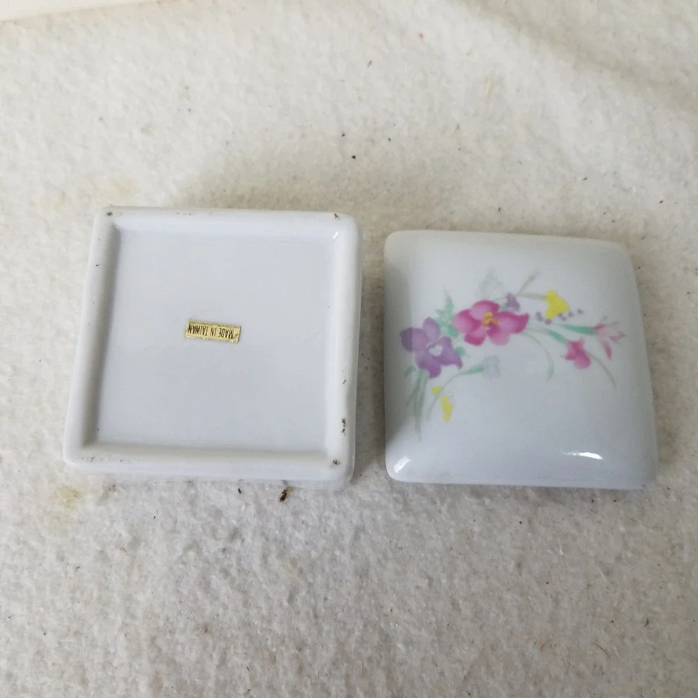 Floral Porcelain Trinket Box, Small Jewelry Box, Vintage Home Decor‎